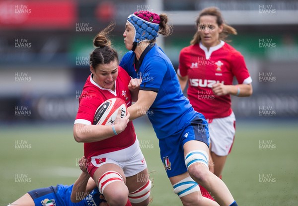 020220 - Wales v Italy, 2020 Women's Six Nations - Siwan Lillicrap of Wales charges at the Italian defence