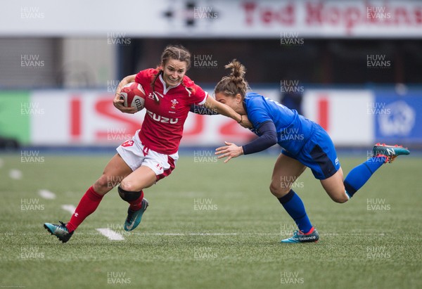 020220 - Wales v Italy, 2020 Women's Six Nations - Jasmine Joyce of Wales takes on Sofia Stefan of Italy