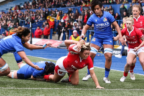 020220 - Wales v Italy, 2020 Women's Six Nations - Kelsey Jones of Wales powers over to score try