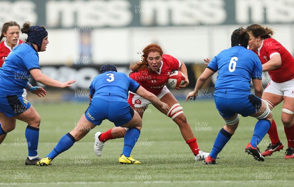 020220 - Wales v Italy, 2020 Women's Six Nations - Georgia Evans of Wales takes on Lucia Gai of Italy