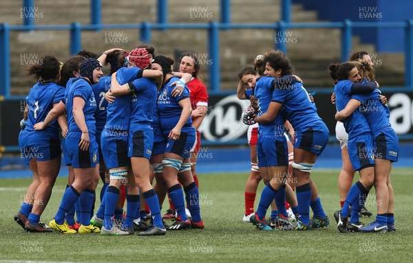 020220 - Wales v Italy, 2020 Women's Six Nations - Italy players celebrate on the final whistle
