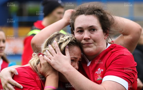 020220 - Wales v Italy, 2020 Women's Six Nations -  consoles Kelsey Jones of Wales at the end of the match