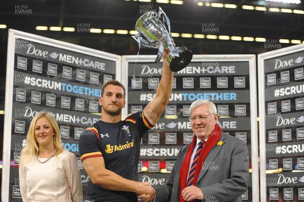 050915 -  Wales v Italy - Dove Men Test 2015 -Sam Warburton of Wales receives the winner trophy from WRU President Dennis Gethin