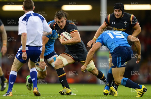 050915 -  Wales v Italy - Dove Men Test 2015 -Sam Warburton of Wales is tackled by Andrea Masi of Italy