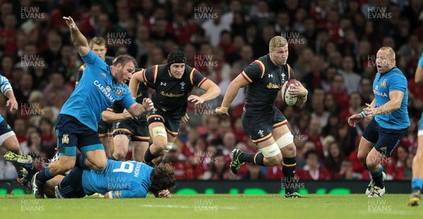 050915 - Wales v Italy - Dove Men Test - Ross Moriarty of Wales flies down the field