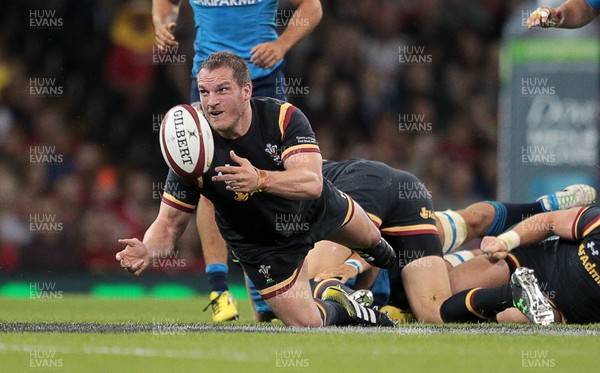 050915 - Wales v Italy - Dove Men Test - Gethin Jenkins of Wales passes