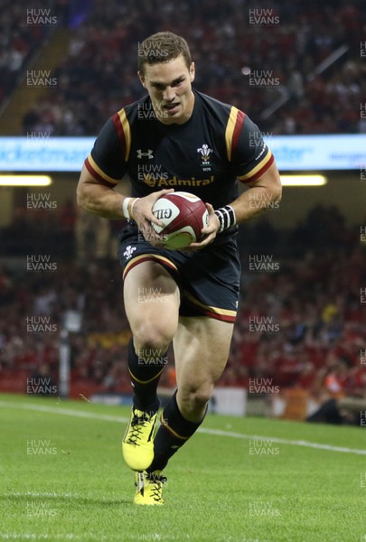 050915 - Wales v Italy, 2015 Dove Men Test - George North of Wales races in to score try