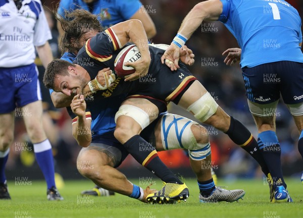 050915 - Wales v Italy, 2015 Dove Men Test - Sam Warburton of Wales is tackled by Martin Casrtogiovanni of Italy