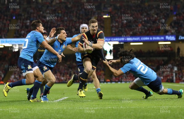 050915 - Wales v Italy, 2015 Dove Men Test - George North of Wales is swamped by the Italian defence just short of the line