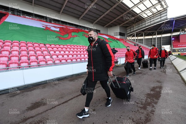 051220 - Wales v Italy - Autumn Nations Cup - Sam Parry arrives