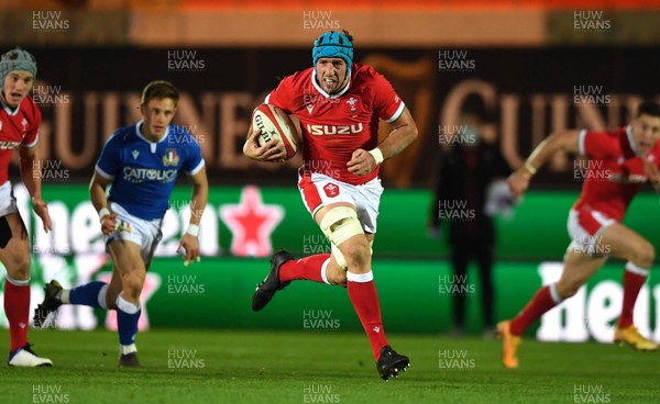 051220 - Wales v Italy - Autumn Nations Cup - Justin Tipuric of Wales