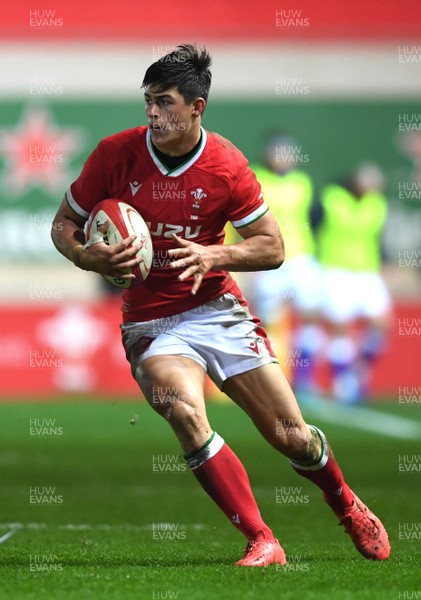 051220 - Wales v Italy - Autumn Nations Cup - Louis Rees-Zammit of Wales