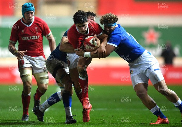 051220 - Wales v Italy - Autumn Nations Cup - Louis Rees-Zammit of Wales