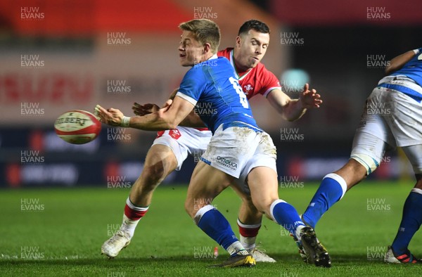 051220 - Wales v Italy - Autumn Nations Cup -  Stephen Varney of Italy is tackled by Gareth Davies of Wales