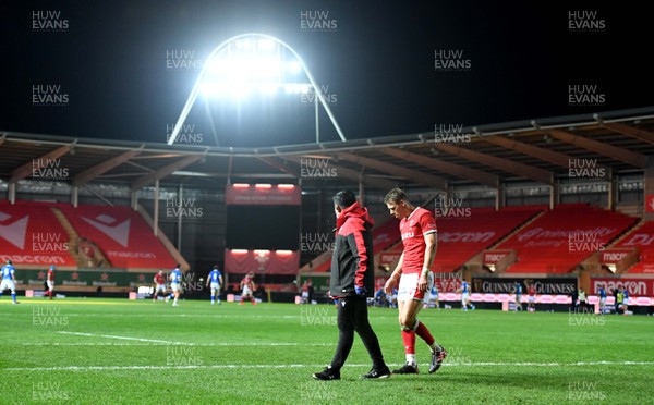 051220 - Wales v Italy - Autumn Nations Cup - Liam Williams of Wales leaves the field with Prav Mathema