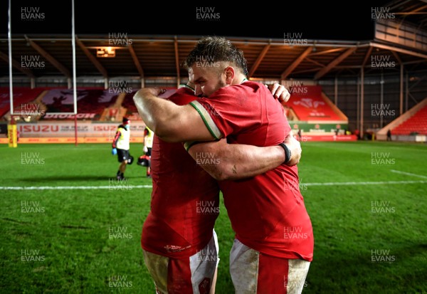 051220 - Wales v Italy - Autumn Nations Cup - Sam Parry and Tomas Francis of Wales at the end of the game