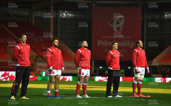 051220 - Wales v Italy - Autumn Nations Cup - George North, Nicky Smith, Sam Parry, Jonathan Davies and Alun Wyn Jones of Wales during the anthems 