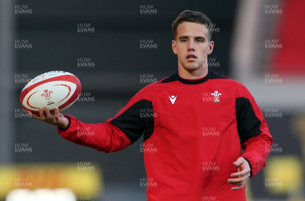 051220 - Wales v Italy - Autumn Nations Cup 2020 - Kieran Hardy of Wales during the warm up