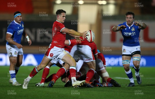 051220 - Wales v Italy - Autumn Nations Cup 2020 - Kieran Hardy of Wales clears the ball