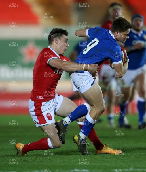 051220 - Wales v Italy - Autumn Nations Cup 2020 - Stephen Varney of Italy is tackled by Josh Adams of Wales