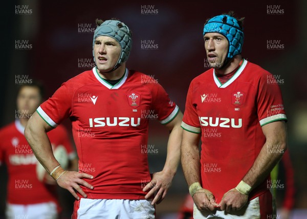051220 - Wales v Italy - Autumn Nations Cup 2020 - Jonathan Davies and Justin Tipuric of Wales