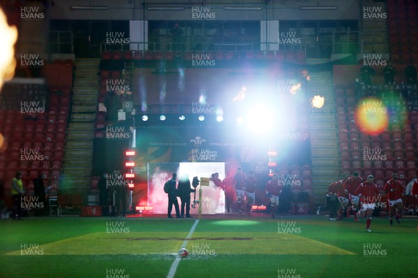 051220 - Wales v Italy - Autumn Nations Cup 2020 - Wales run out of the tunnel