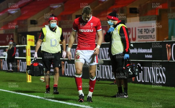 051220 - Wales v Italy, Autumn Nations Cup 2020 - Liam Williams of Wales leaves the pitch after picking up an injury