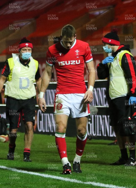051220 - Wales v Italy, Autumn Nations Cup 2020 - Liam Williams of Wales leaves the pitch after picking up an injury