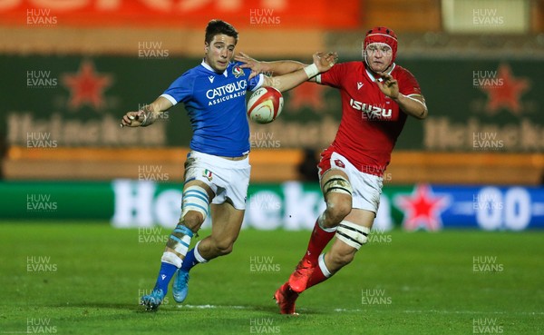 051220 - Wales v Italy, Autumn Nations Cup 2020 - James Botham of Wales and Luca Sperandio of Italy compete for the ball