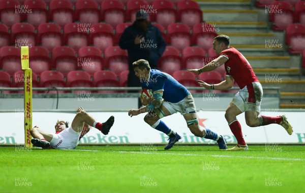 051220 - Wales v Italy, Autumn Nations Cup 2020 - Johan Meyer of Italy powers over to score try