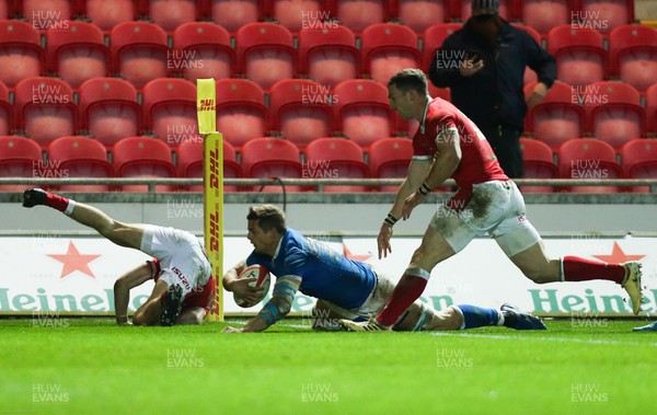 051220 - Wales v Italy, Autumn Nations Cup 2020 - Johan Meyer of Italy powers over to score try
