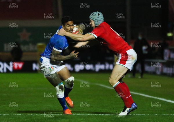 051220 - Wales v Italy, Autumn Nations Cup 2020 - Montanna Ioane of Italy is held by Johnny Williams of Wales