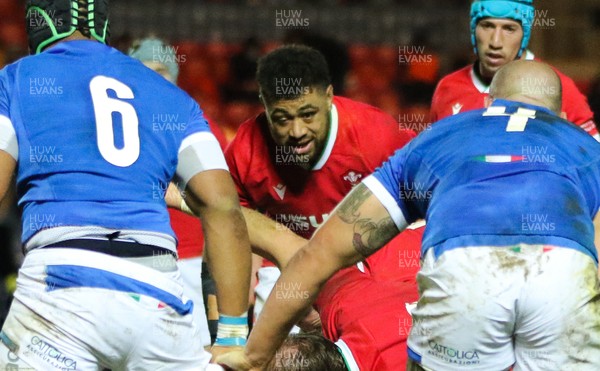 051220 - Wales v Italy, Autumn Nations Cup 2020 - Taulupe Faletau of Wales