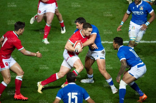 051220 - Wales v Italy - Autumn Nations Cup 2020 - George North of Wales is tackled by Marco Zanon of Italy 
