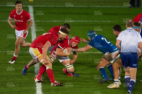051220 - Wales v Italy - Autumn Nations Cup 2020 - James Botham of Wales is tackled by Luca Bigi of Italy 