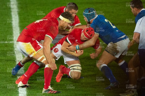 051220 - Wales v Italy - Autumn Nations Cup 2020 - James Botham of Wales is tackled by Luca Bigi of Italy 