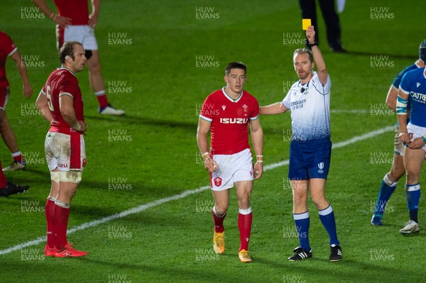 051220 - Wales v Italy - Autumn Nations Cup 2020 - Josh Adams of Wales is shown the yellow card by referee Wayne Barnes 
