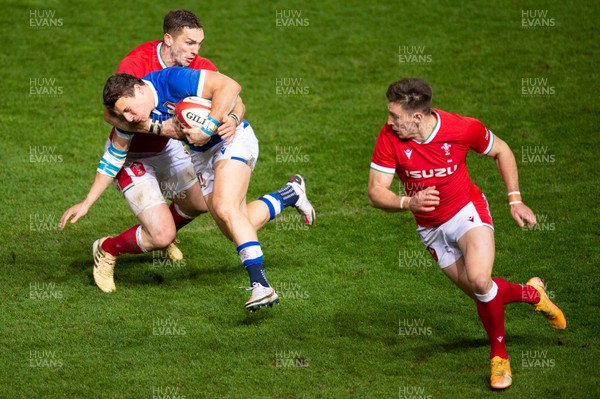 051220 - Wales v Italy - Autumn Nations Cup 2020 - George North of Wales tackles Paolo Garbisi of Italy 