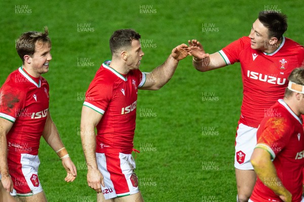 051220 - Wales v Italy - Autumn Nations Cup 2020 - Gareth Davies of Wales celebrates his try with Josh Adams of Wales 