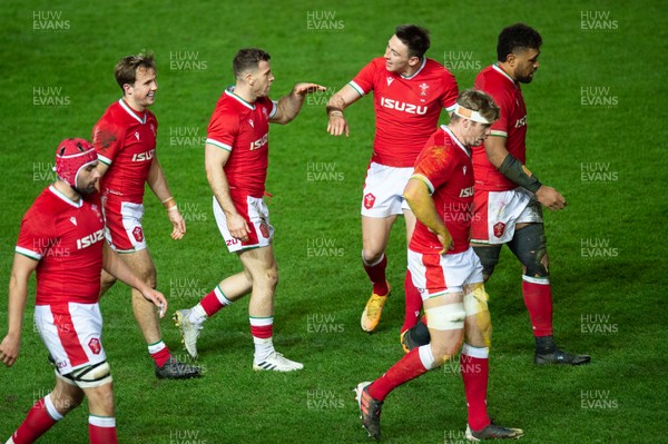 051220 - Wales v Italy - Autumn Nations Cup 2020 - Gareth Davies of Wales celebrates his try with Josh Adams of Wales 