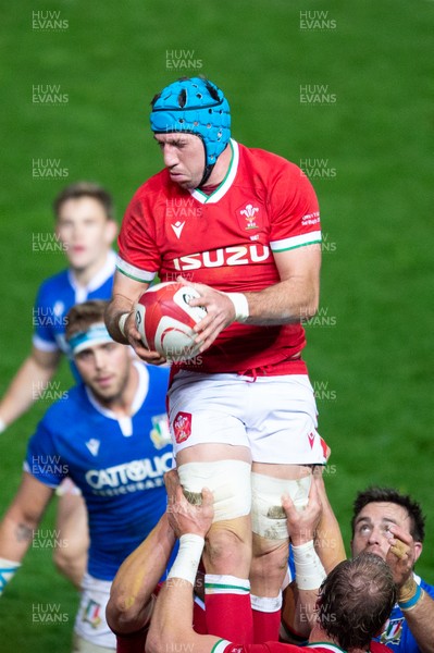 051220 - Wales v Italy - Autumn Nations Cup 2020 - Justin Tipuric of Wales 