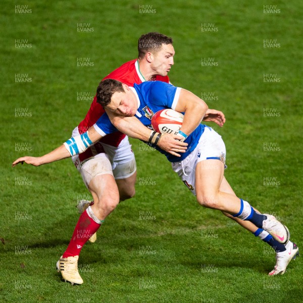 051220 - Wales v Italy - Autumn Nations Cup 2020 - Paolo Garbisi of Italy is tackled by George North of Wales 