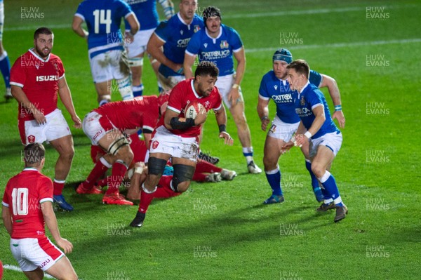 051220 - Wales v Italy - Autumn Nations Cup 2020 - Taulupe Faletau of Wales 