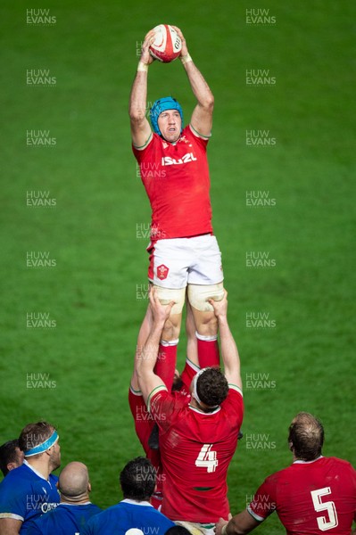 051220 - Wales v Italy - Autumn Nations Cup 2020 - Justin Tipuric of Wales 
