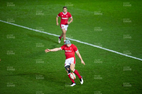 051220 - Wales v Italy - Autumn Nations Cup 2020 - Jonathan Davies of Wales 