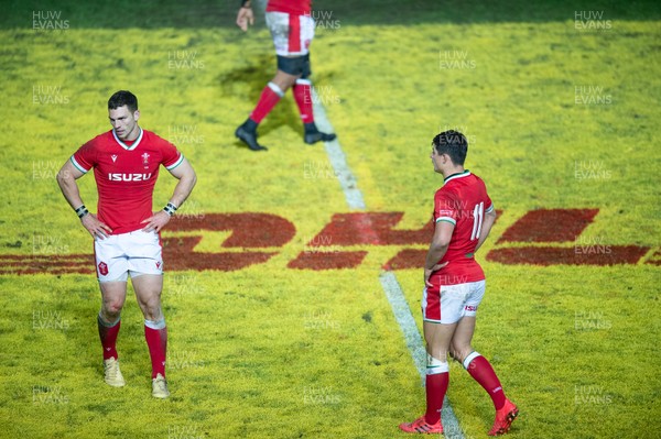 051220 - Wales v Italy - Autumn Nations Cup 2020 - George North of Wales and Louis Rees-Zammit of Wales 