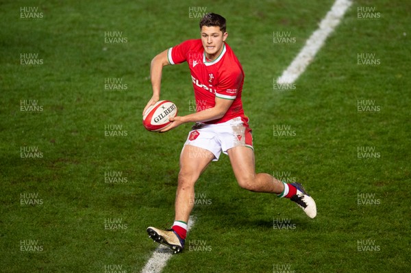 051220 - Wales v Italy - Autumn Nations Cup 2020 - Callum Sheedy of Wales 