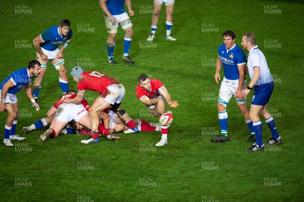 051220 - Wales v Italy - Autumn Nations Cup 2020 - Gareth Davies of Wales 