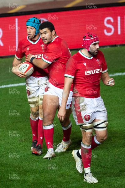 051220 - Wales v Italy - Autumn Nations Cup 2020 - Justin Tipuric of Wales celebrates his try