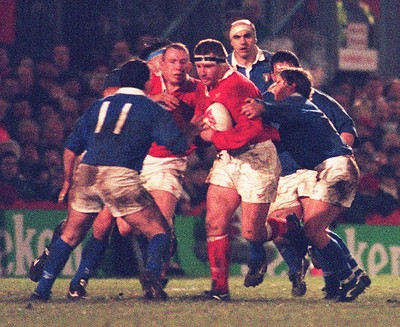 070298 - Wales v Italy - Italy Tour -  Dai Young in action